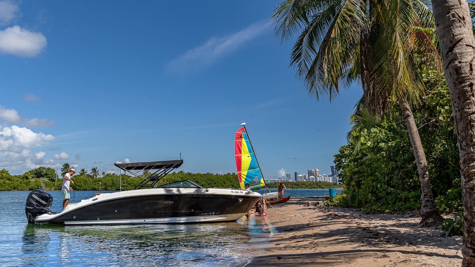 Luxury Boat (34-ft Saxdor) — photo 4 of 6