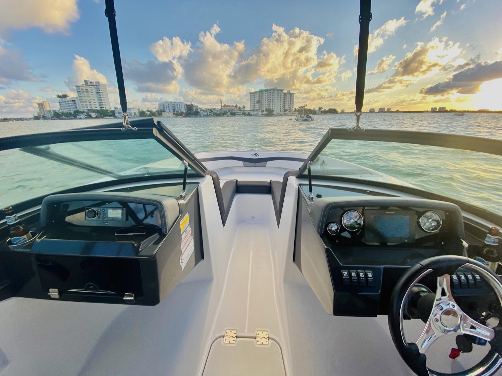 Miami Boat — photo 8 of 11